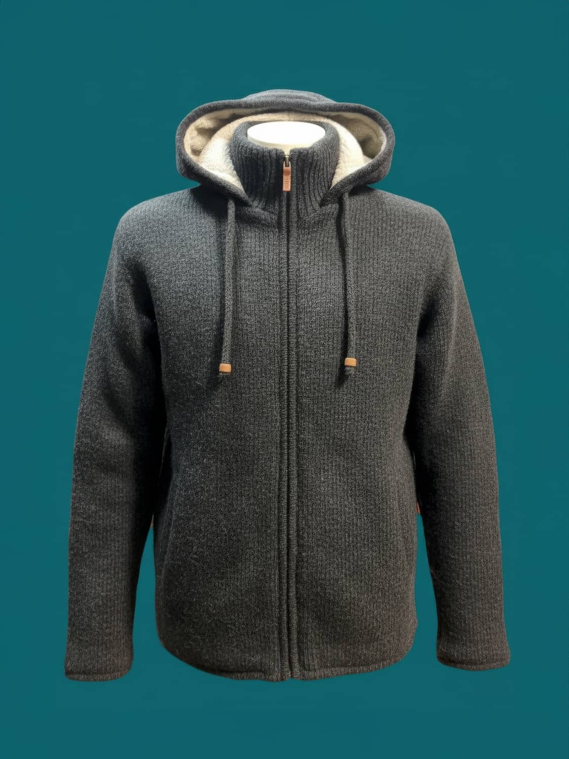 Himalayan Wool teddy hoodie black – handgjord svart ulltröja med huva och dragkedja, unisexmodell tillverkad i Nepal av mjuk naturull.